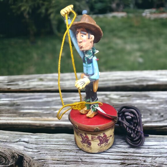 Cowboy with Lariat Treasure Box Figurine by Seasons of Cannon Falls - NIB - Picture 9 of 9